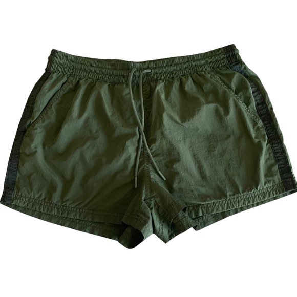 ATHLETA Tuscan Olive Green Nylon "Expedition" Athletic Shorts Size 4 - Picture 4 of 10